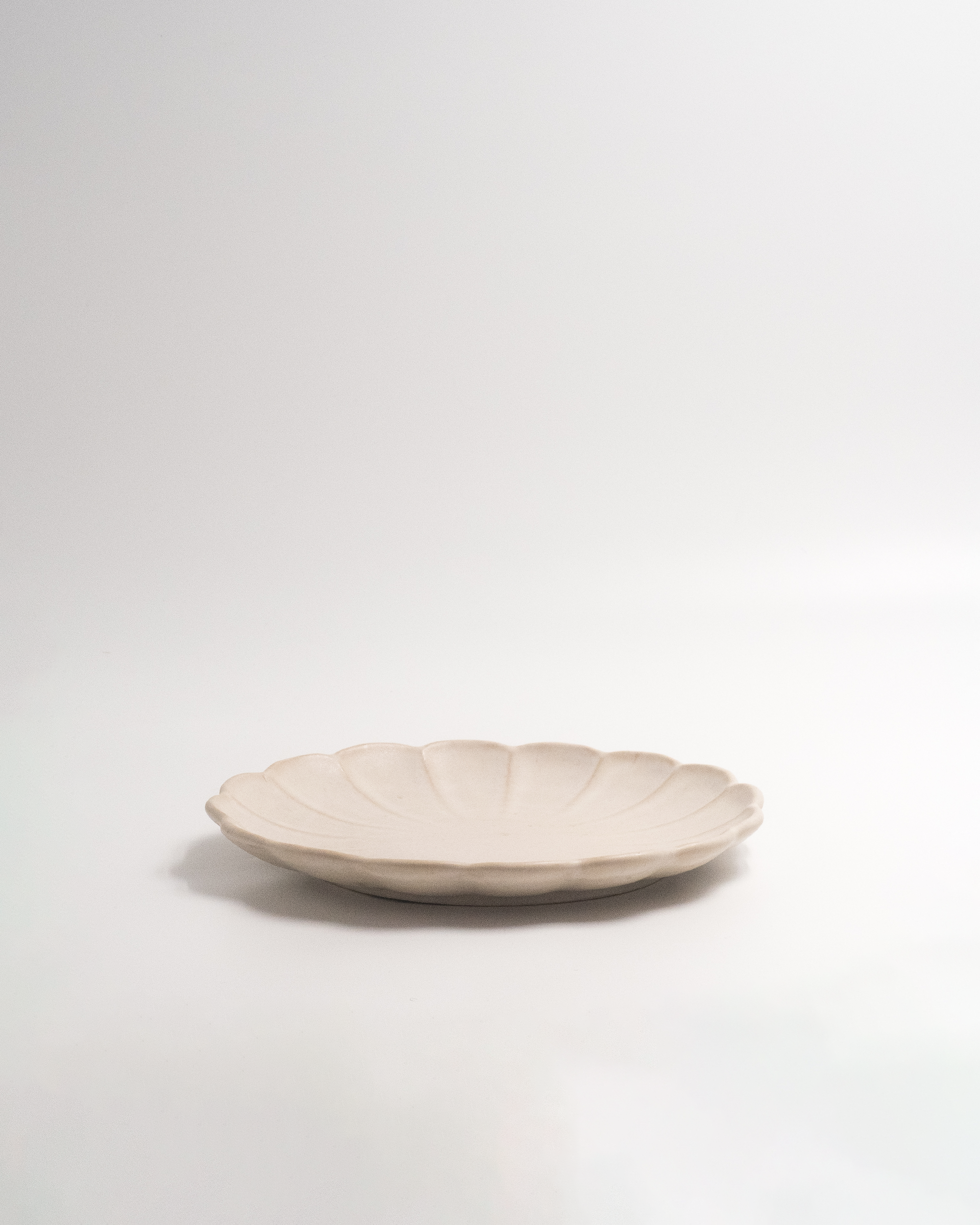 Farrago Plate Flower Pale Beach/22.5cm
