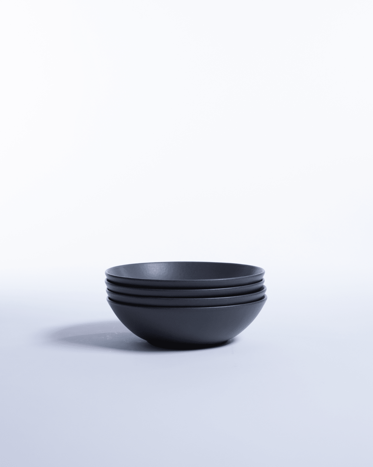 Liten Skål Archi Deco Midnight, mattsvart stengods 17 cm, flera exemplar tillsammans – från Norling Studio