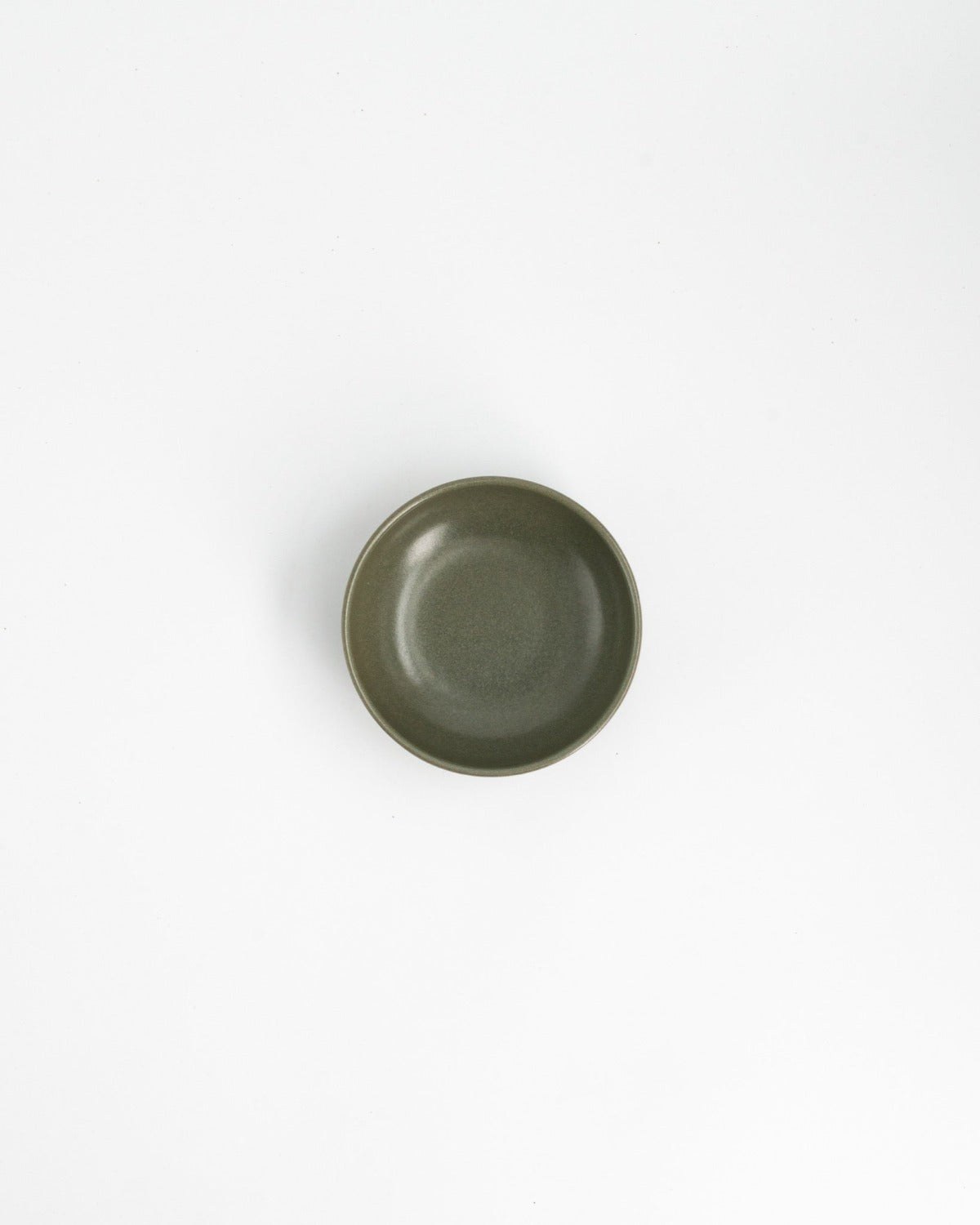 Liten Skål Archi Lawn, olivgrön stengods 12 cm, flera exemplar tillsammans – från Norling Studio