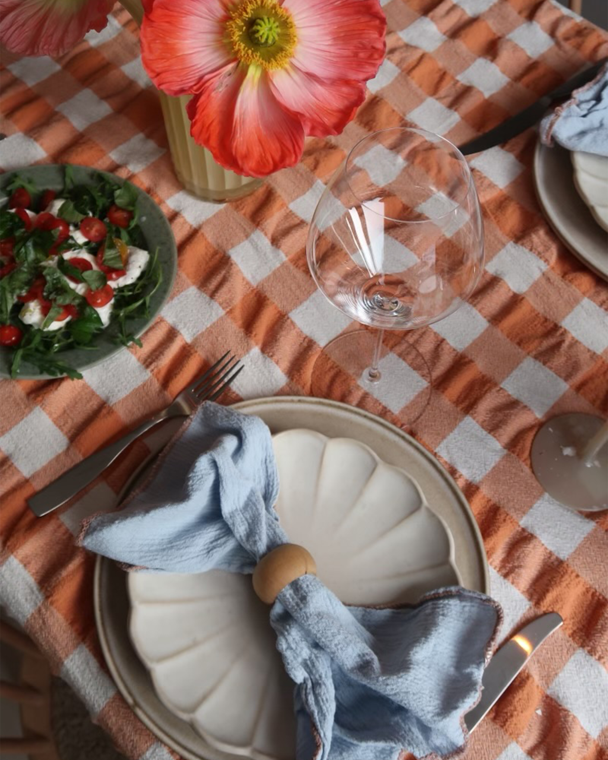 Farrago Plate Flower Pale Beach/22.5cm