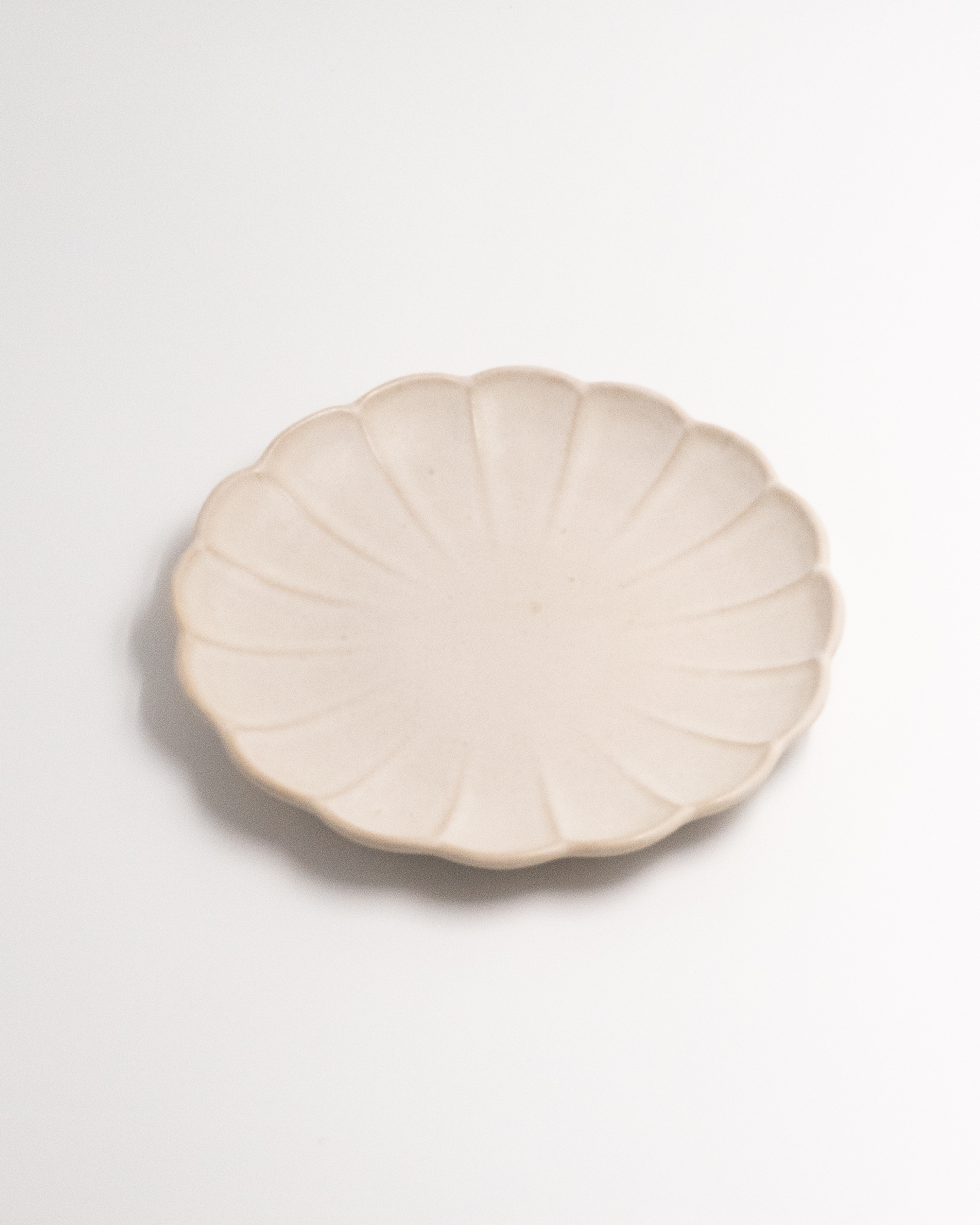 Farrago Plate Flower Pale Beach/22.5cm