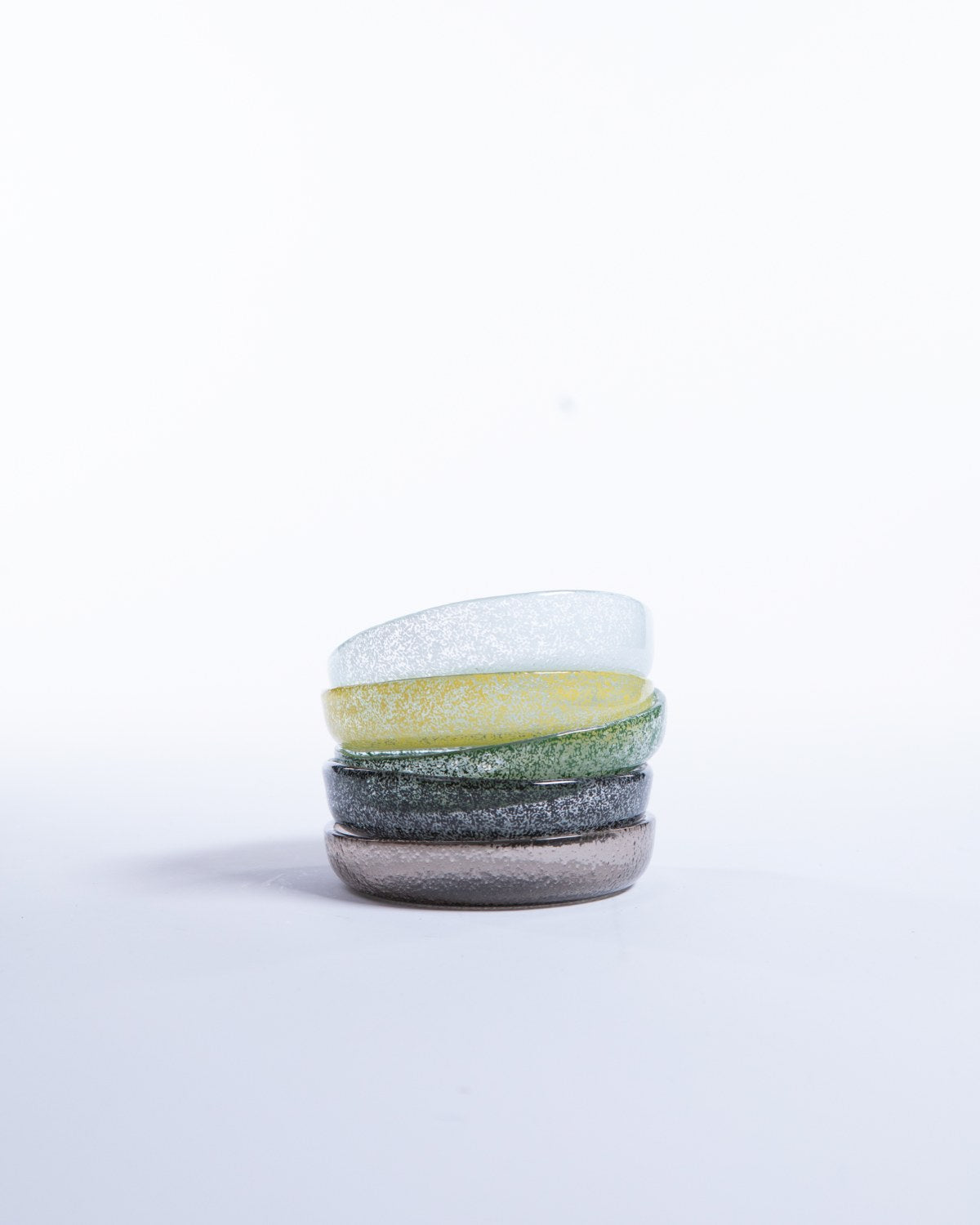Liten Tallrik Just Glass Edge Basil, basilikagrön glas 13,5 cm (bild 2) – från Norling Studio