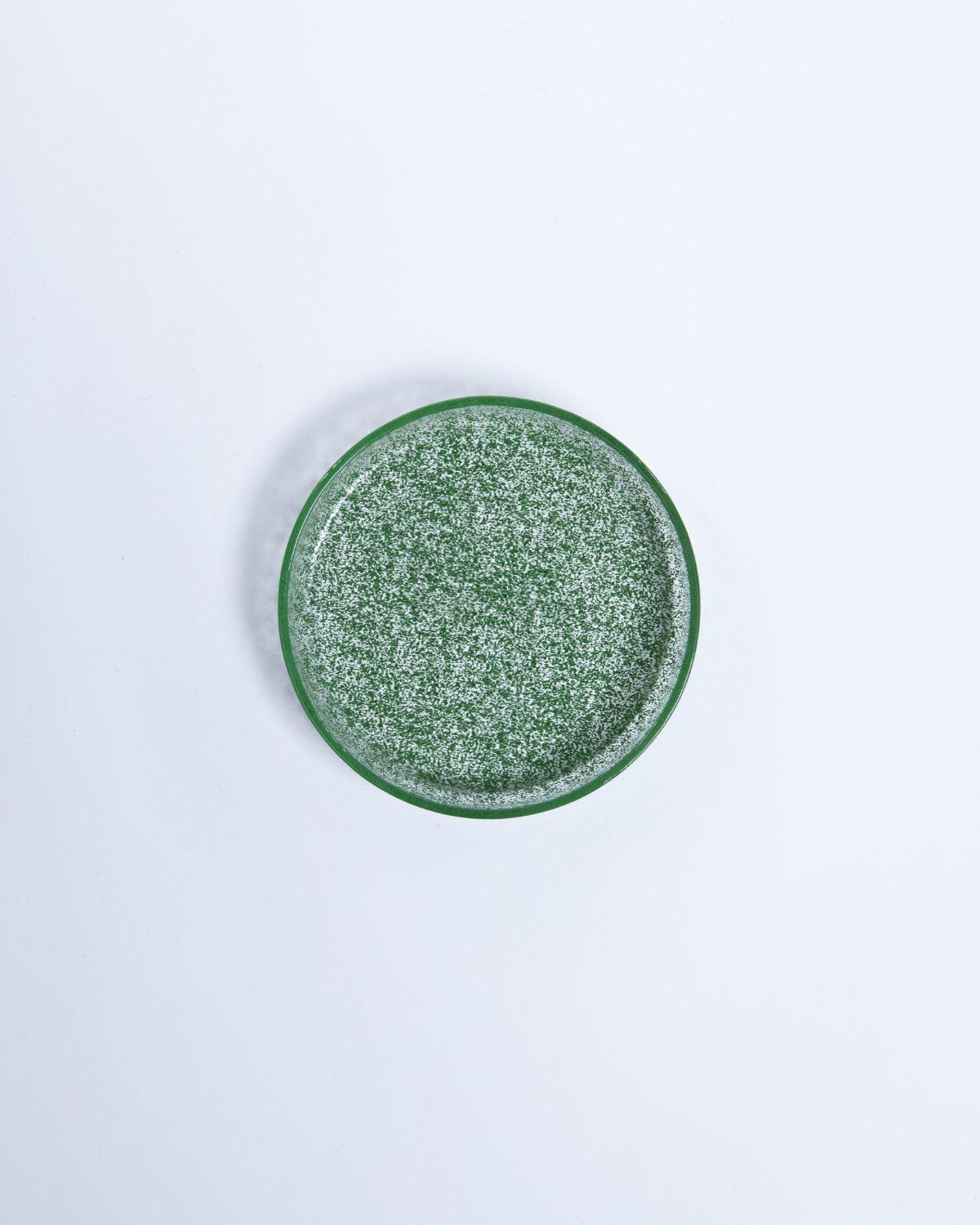 Mellan Tallrik Just Glass Edge Basil, basilikagrön glas 17 cm – från Norling Studio
