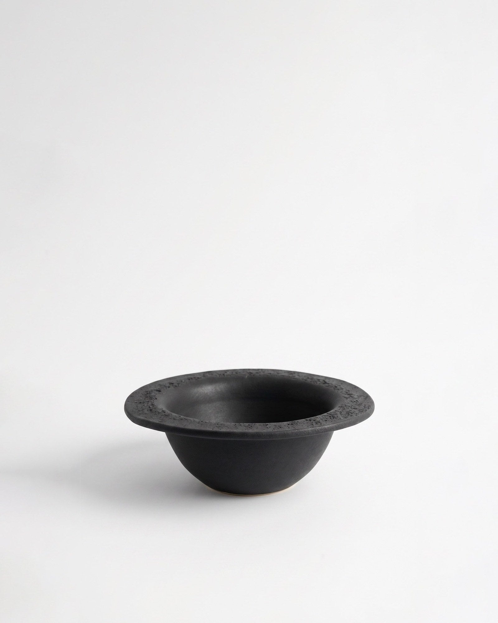 Stor Skål Rocky Hatt Slate Black, skiffersvart 19 cm (bild 2) – från Norling Studio