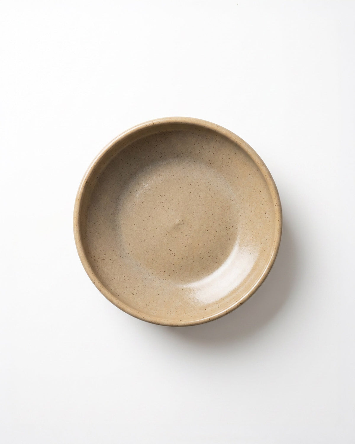 Djuptallrik Rocky Svävande Camel, kamelbeige 21 cm – från Norling Studio