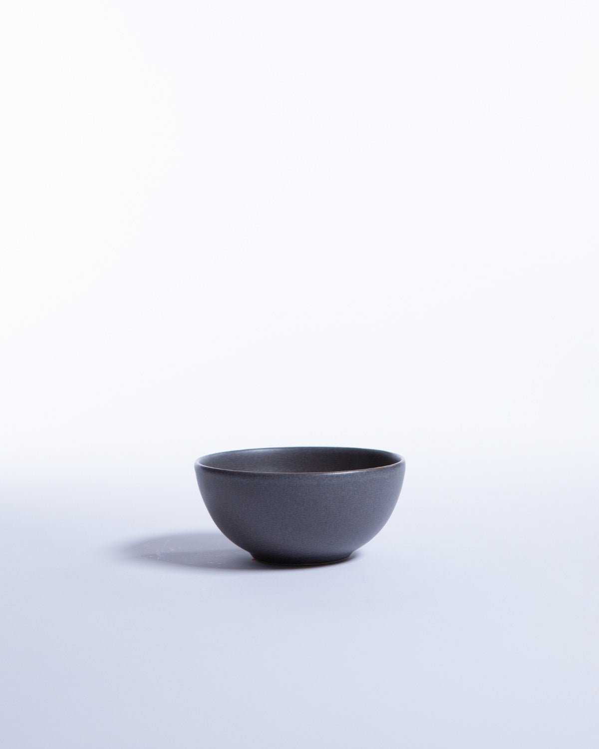 Bowl Archi Deco Stone, gråbrun stengods 14 cm, ett exemplar uppifrån – från Norling Studio