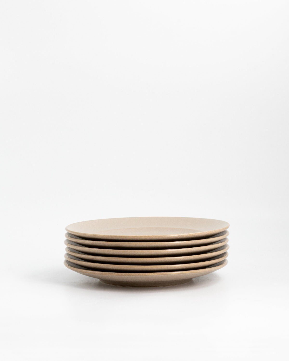Tallrik Archi Rim Sand, sandbeige stengods 22 cm (bild 3) – från Norling Studio