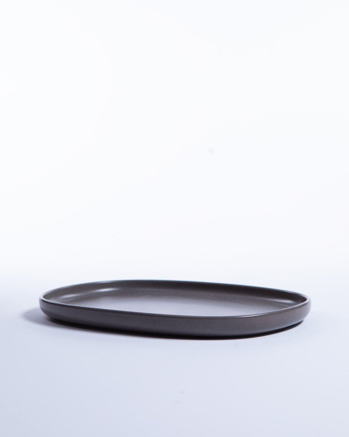 Serveringsfat Archi Stone, gråbrun stengods 33 cm – från Norling Studio