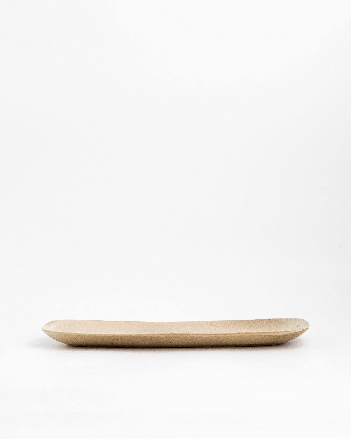 Serveringsfat Farrago Flipping Sand, sandbeige 30x11 (bild 2) – från Norling Studio
