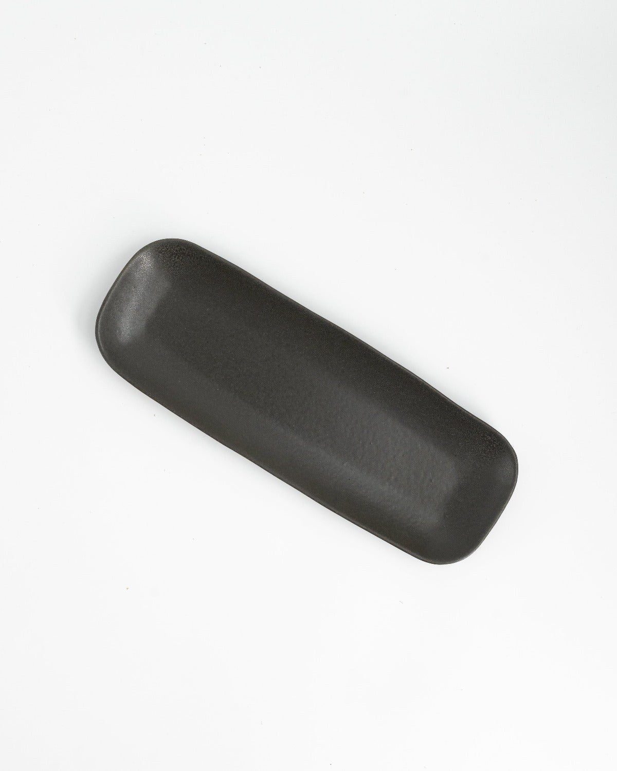 Serveringsfat Farrago Stone, gråbrun 30x11 – från Norling Studio
