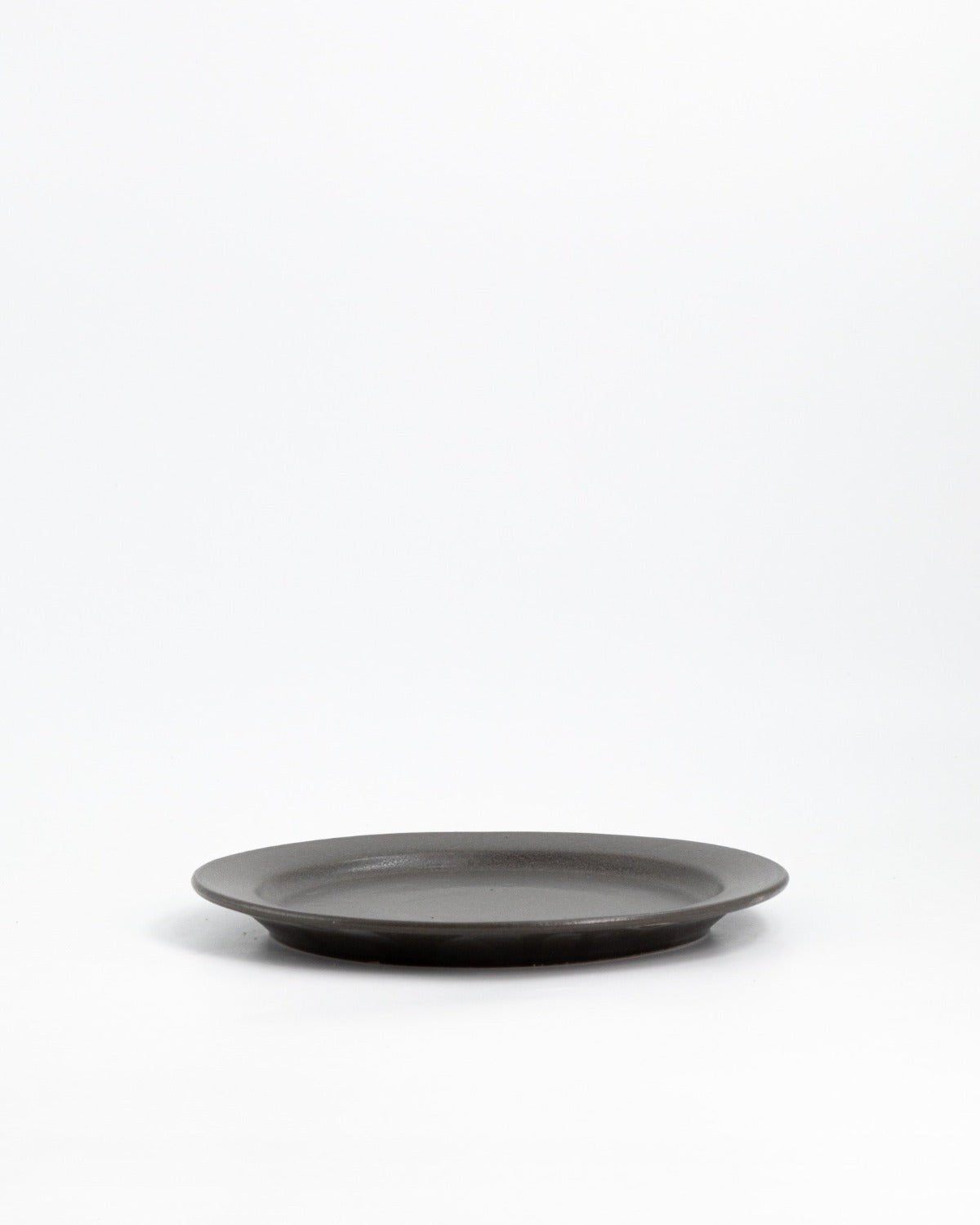 Tallrik Farrago Rim Stone, gråbrun 23 cm – från Norling Studio