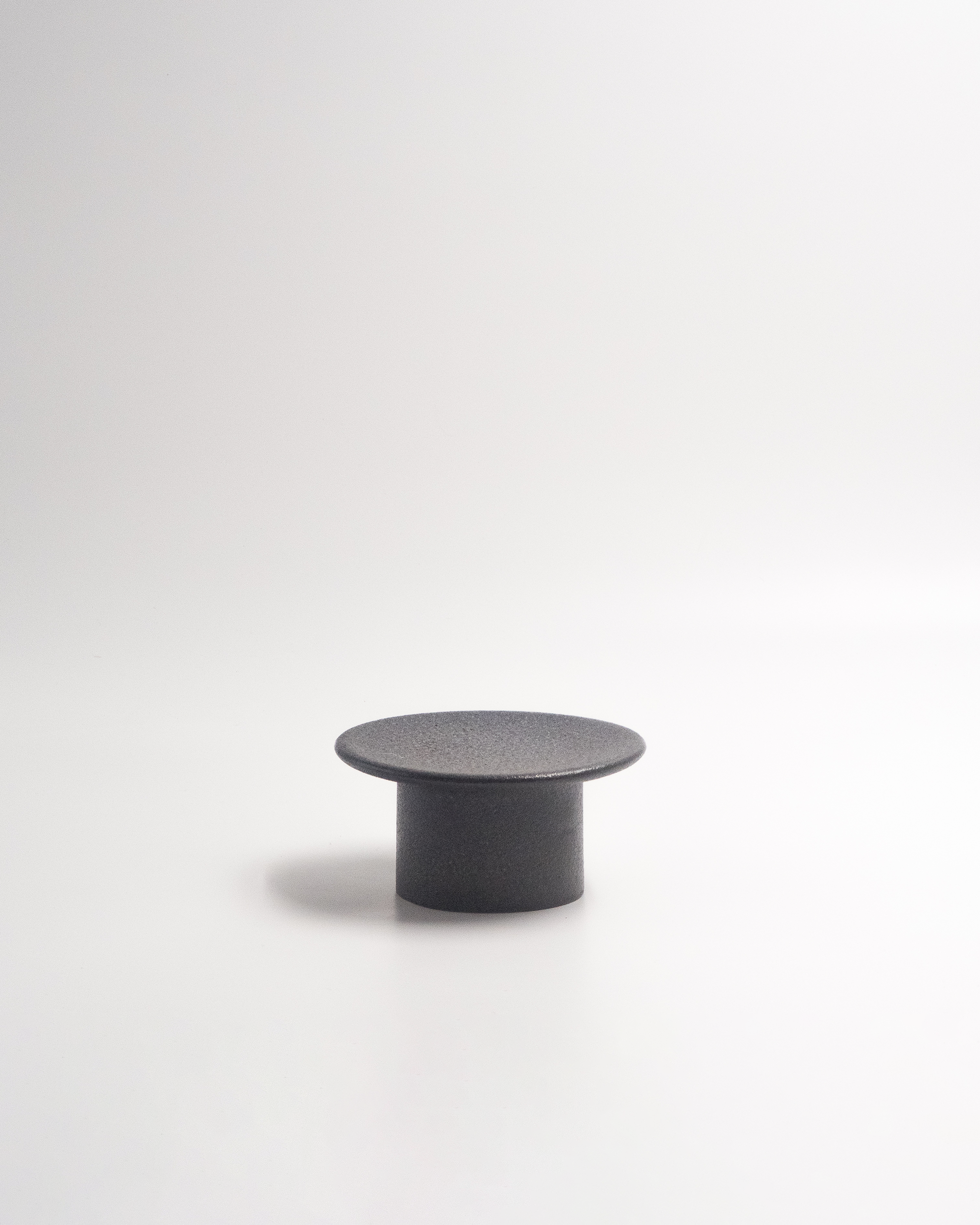 Farrago Pedestal Rough Black/12cm