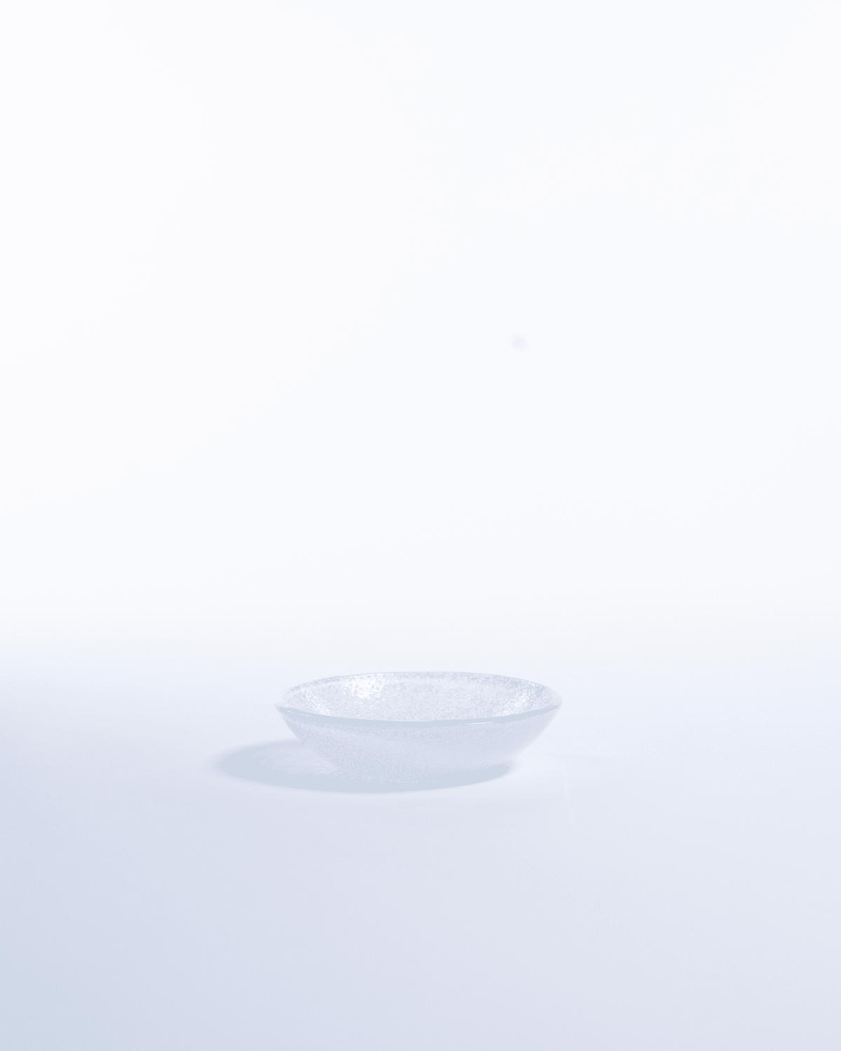 Liten Skål Just Glass Arctic, isklar glas 13,5 cm, ett exemplar framifrån – från Norling Studio