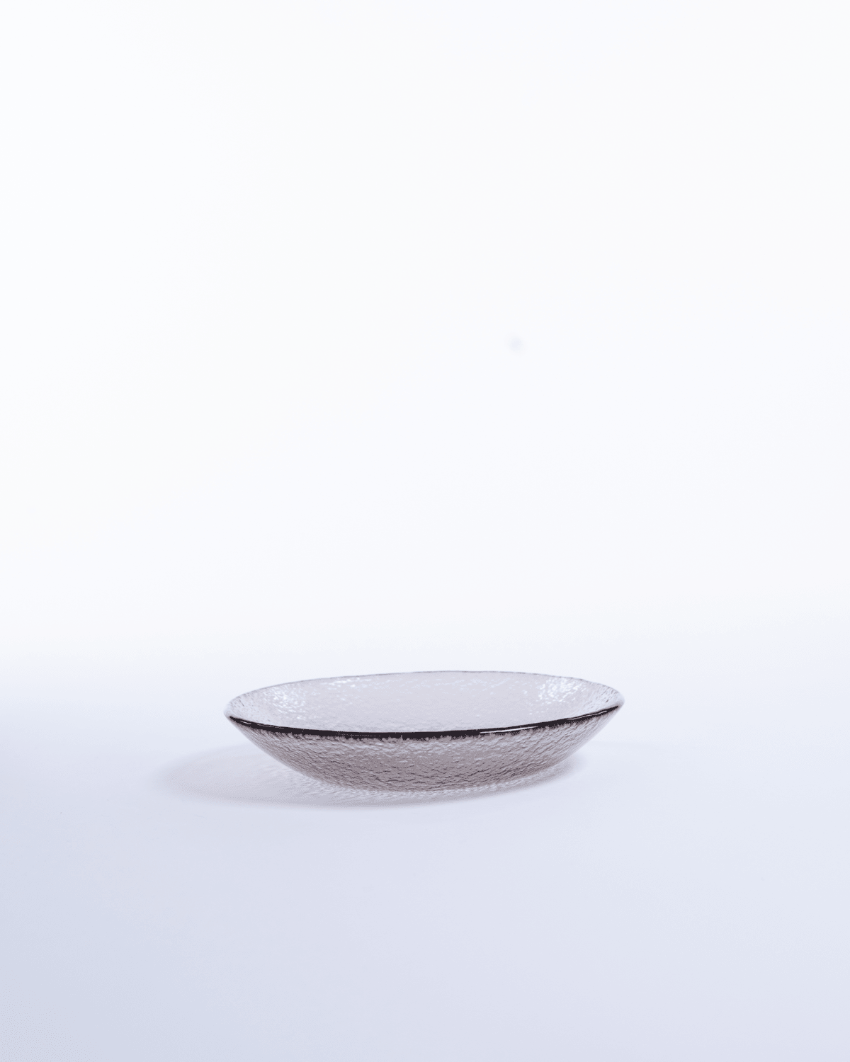 Mellan Skål Just Glass Smoke, rökgrå glas 18,5 cm, ett exemplar framifrån – från Norling Studio