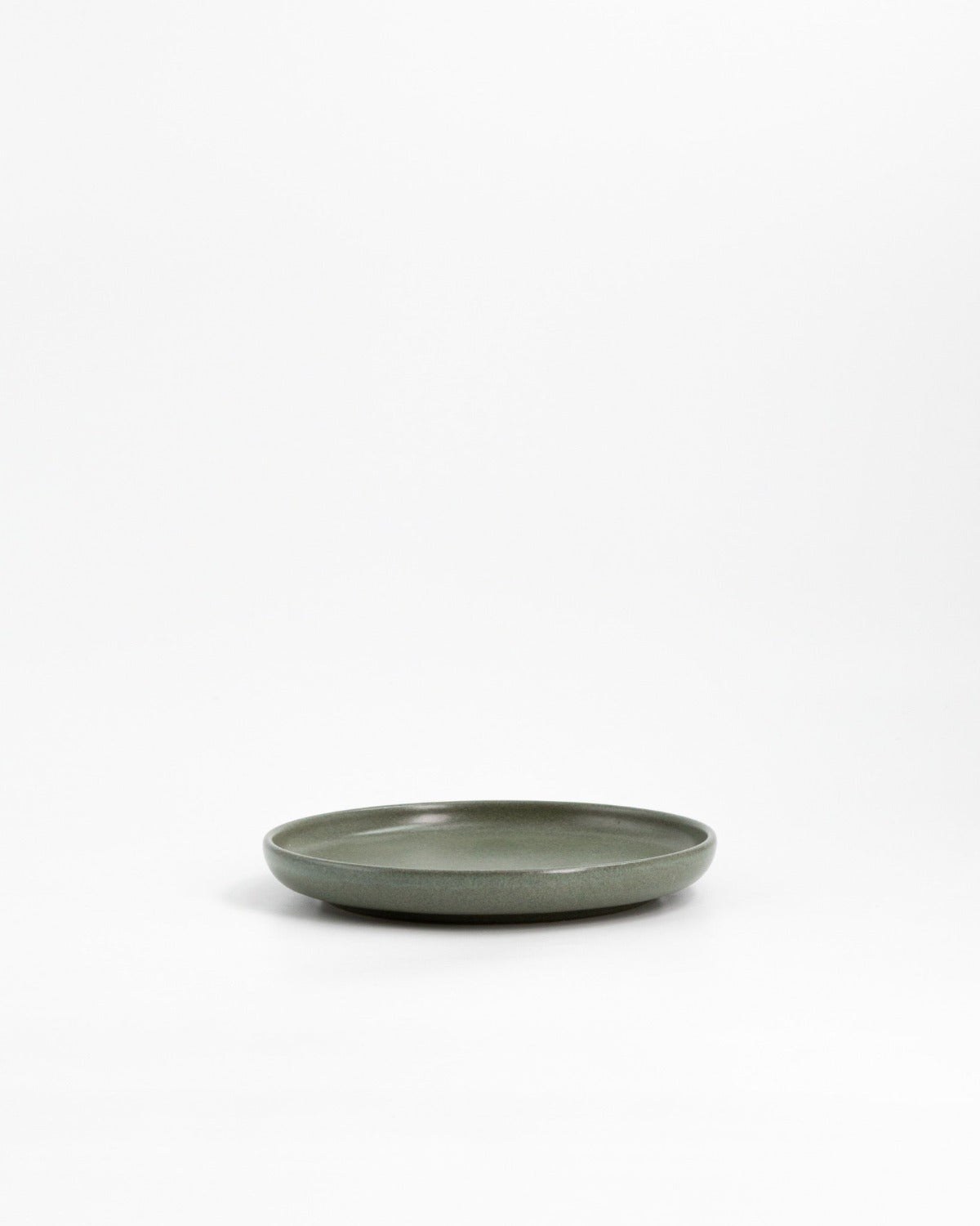 Liten Tallrik Archi Lawn, olivgrön stengods 17 cm (bild 3) – från Norling Studio