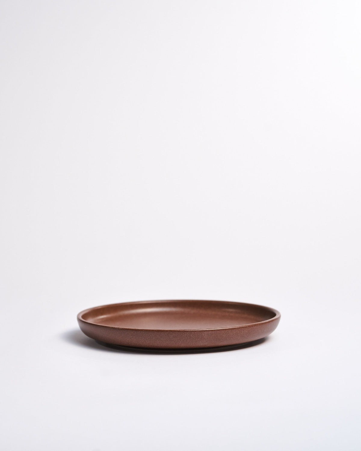 Tallrik Archi Bordeaux, rostbrun stengods 22 cm (bild 5) – från Norling Studio