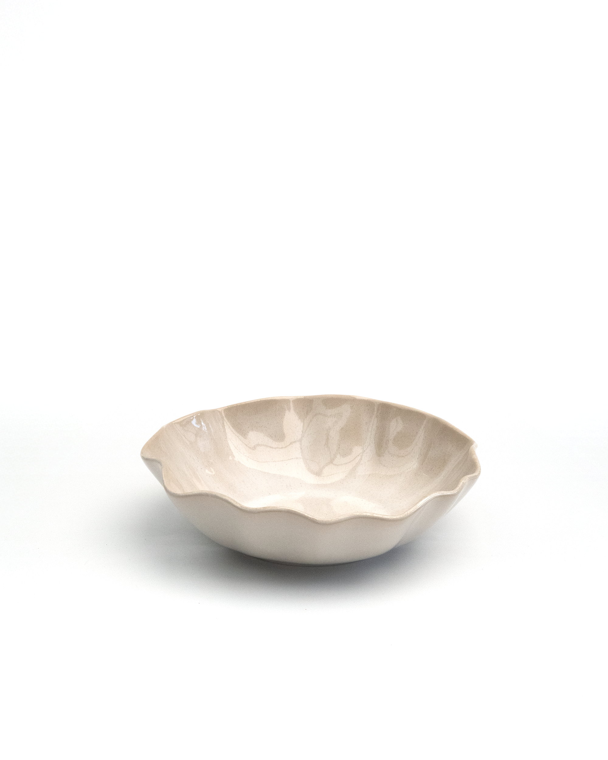 Farrago Wave djuptallrk på vit bakgrund