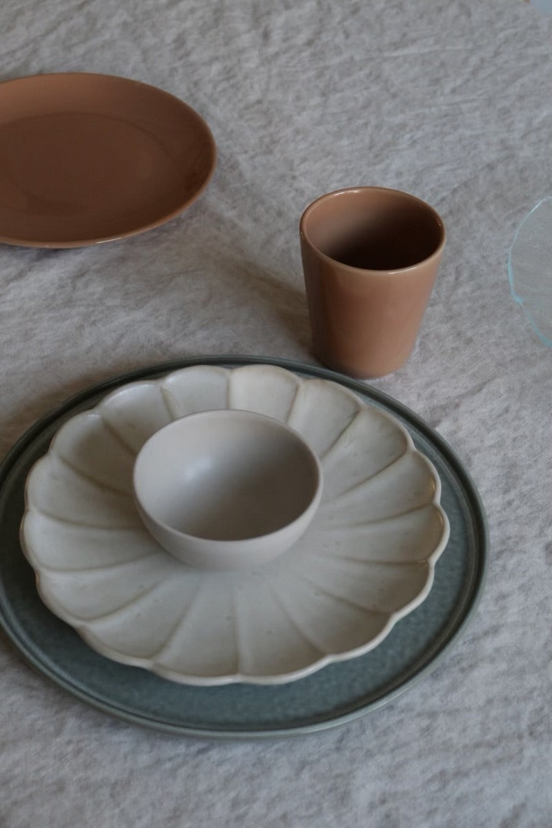 Farrago Plate Flower Pale Beach/22.5cm 
