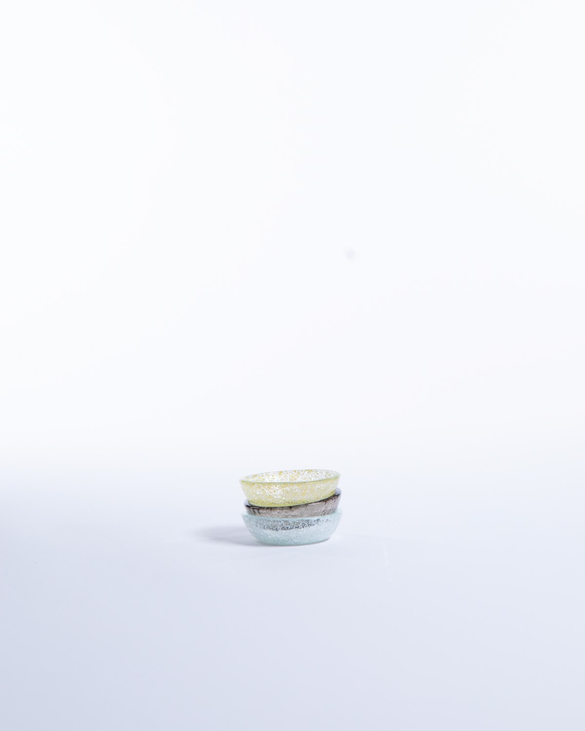 Dippskål Just Glass Turmeric, gurkmejegul glas 7 cm (bild 2) – från Norling Studio