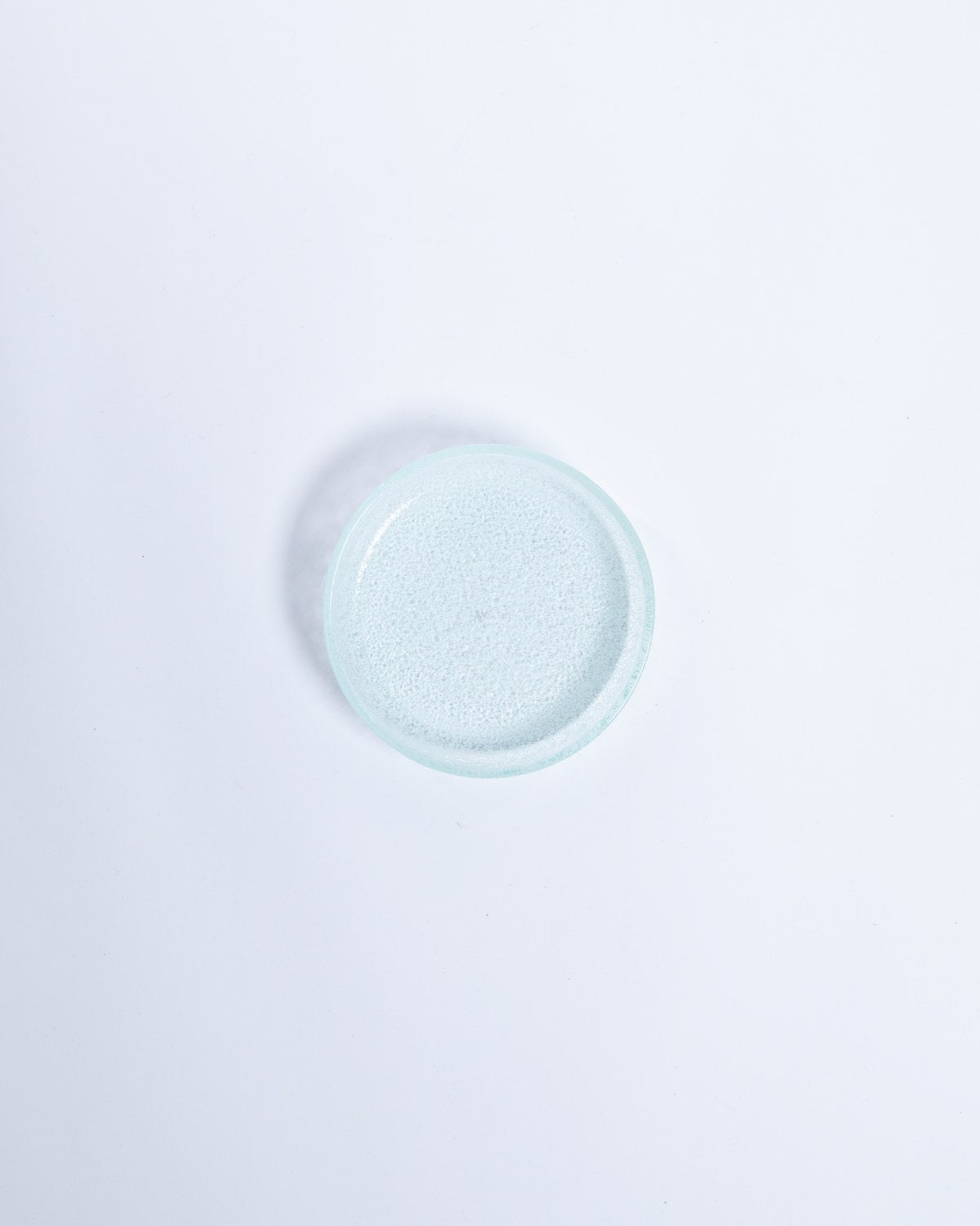 Liten Tallrik Just Glass Edge Arctic, isklar glas 13,5 cm (bild 2) – från Norling Studio