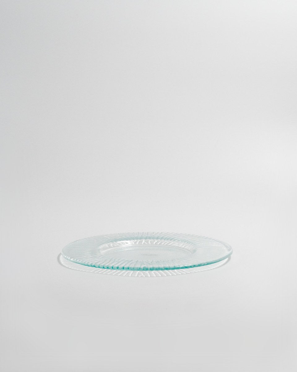 Tallrik Just Glass Stripe Clear, klar glas 22 cm use – från Norling Studio