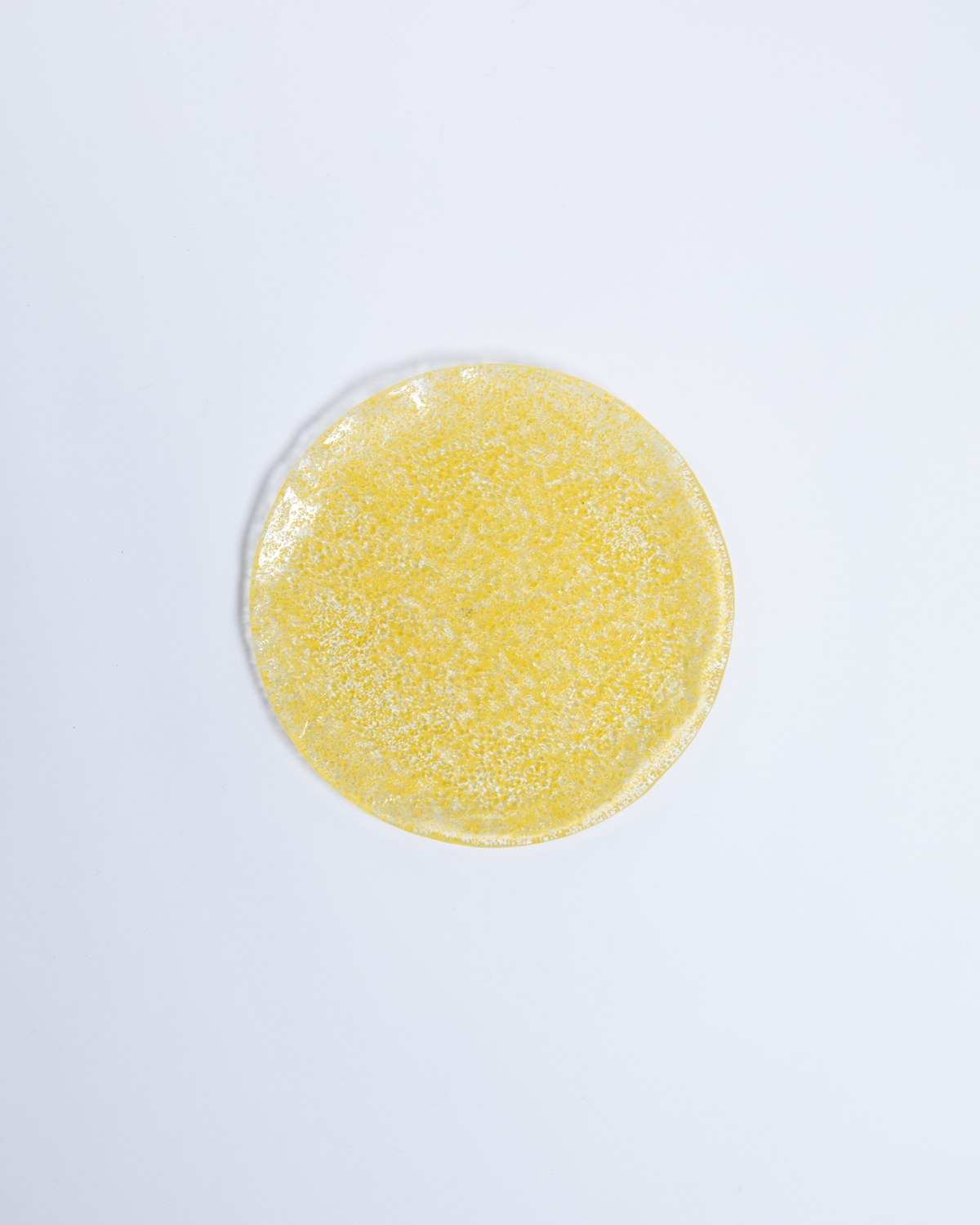 Tallrik Just Glass Turmeric, gurkmejegul glas 20 cm – från Norling Studio