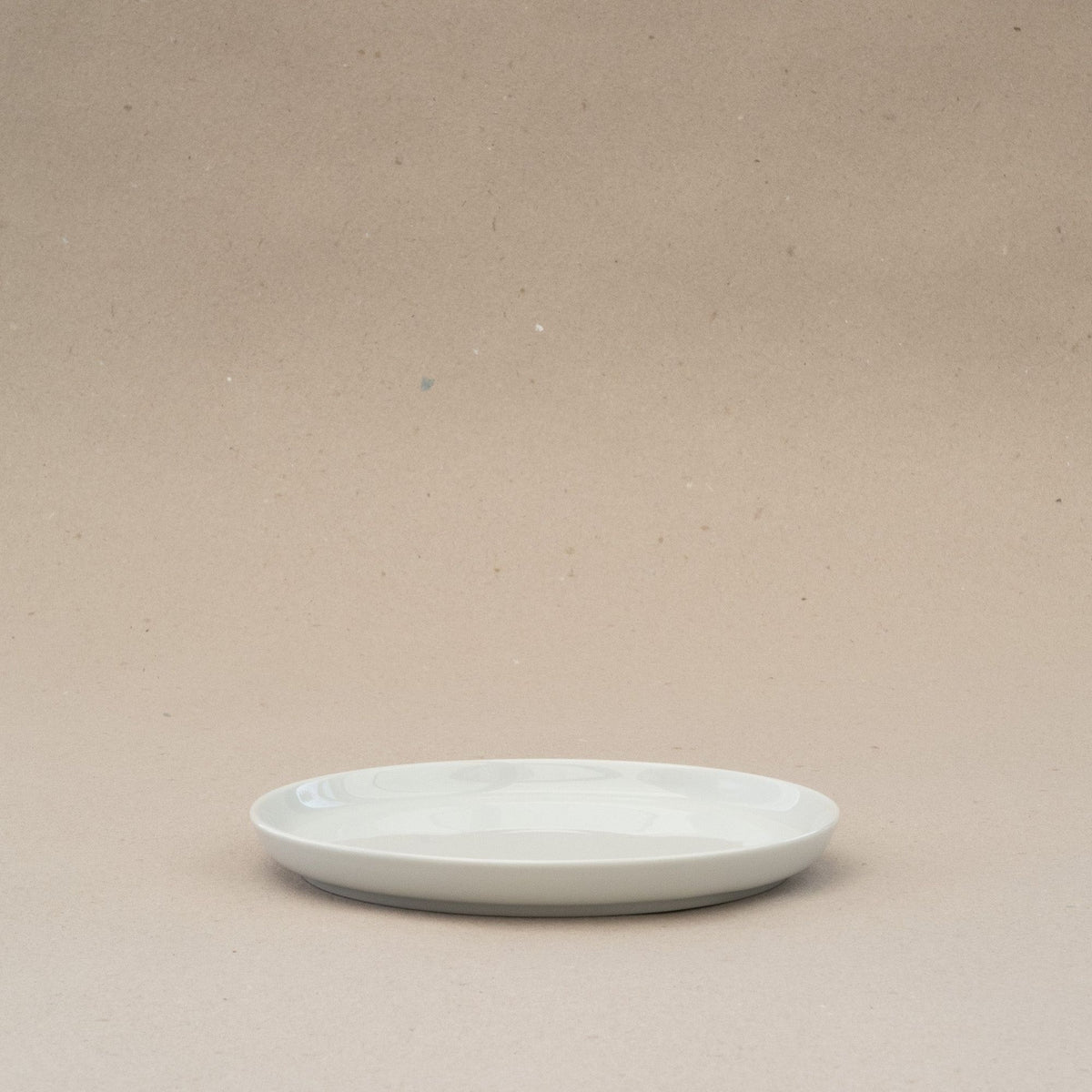 Plate Minimalistic 22 cm (bild 2) – från Norling Studio