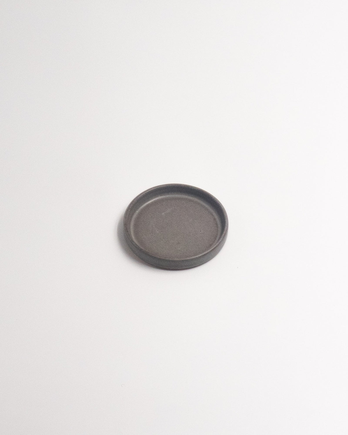Fat Rocky Sharp Litet Stone, gråbrun 10 cm – från Norling Studio