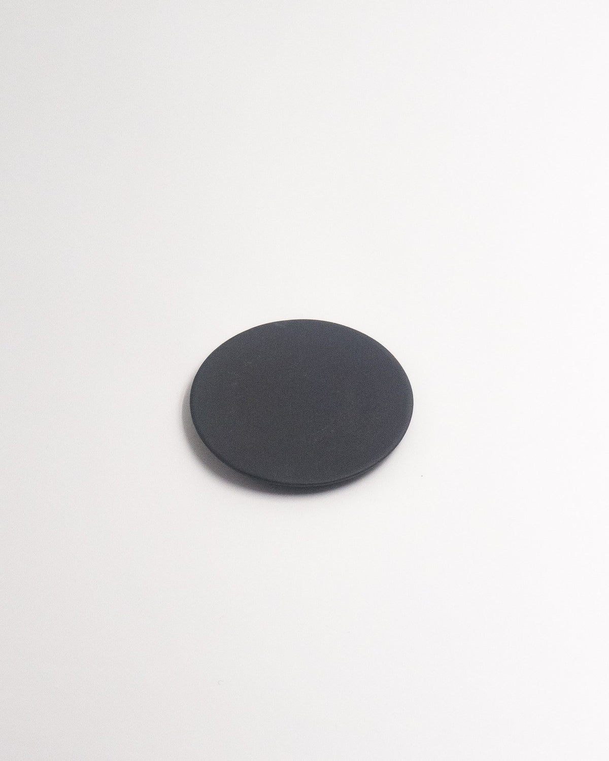 Fat Rocky Kak Slate Black, skiffersvart 12 cm – från Norling Studio