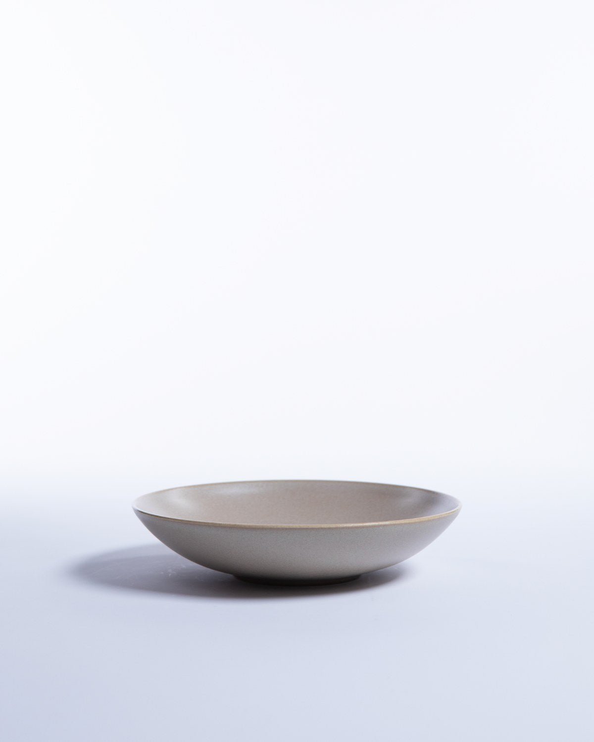 Djuptallrik Archi Deco Sand, sandbeige stengods 22 cm (bild 5) – från Norling Studio