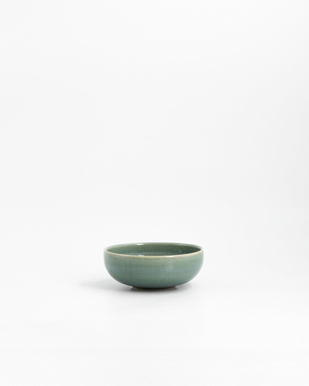 Liten Skål Archi Fresh Green, blågrön stengods 12 cm, ett exemplar uppifrån – från Norling Studio