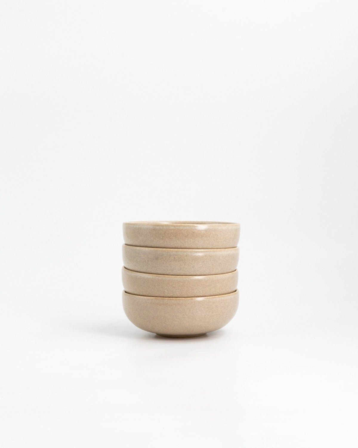 Liten Skål Archi Sand, sandbeige stengods 12 cm, ett exemplar framifrån – från Norling Studio