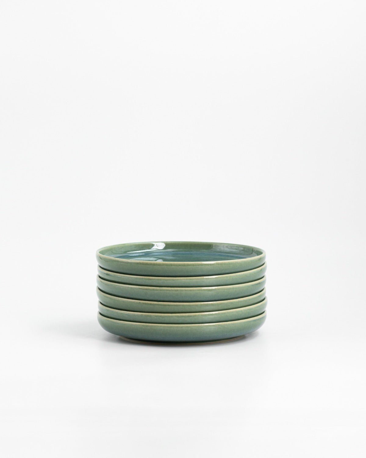 Liten Tallrik Archi Fresh Green, blågrön stengods 17 cm, ett exemplar uppifrån – från Norling Studio