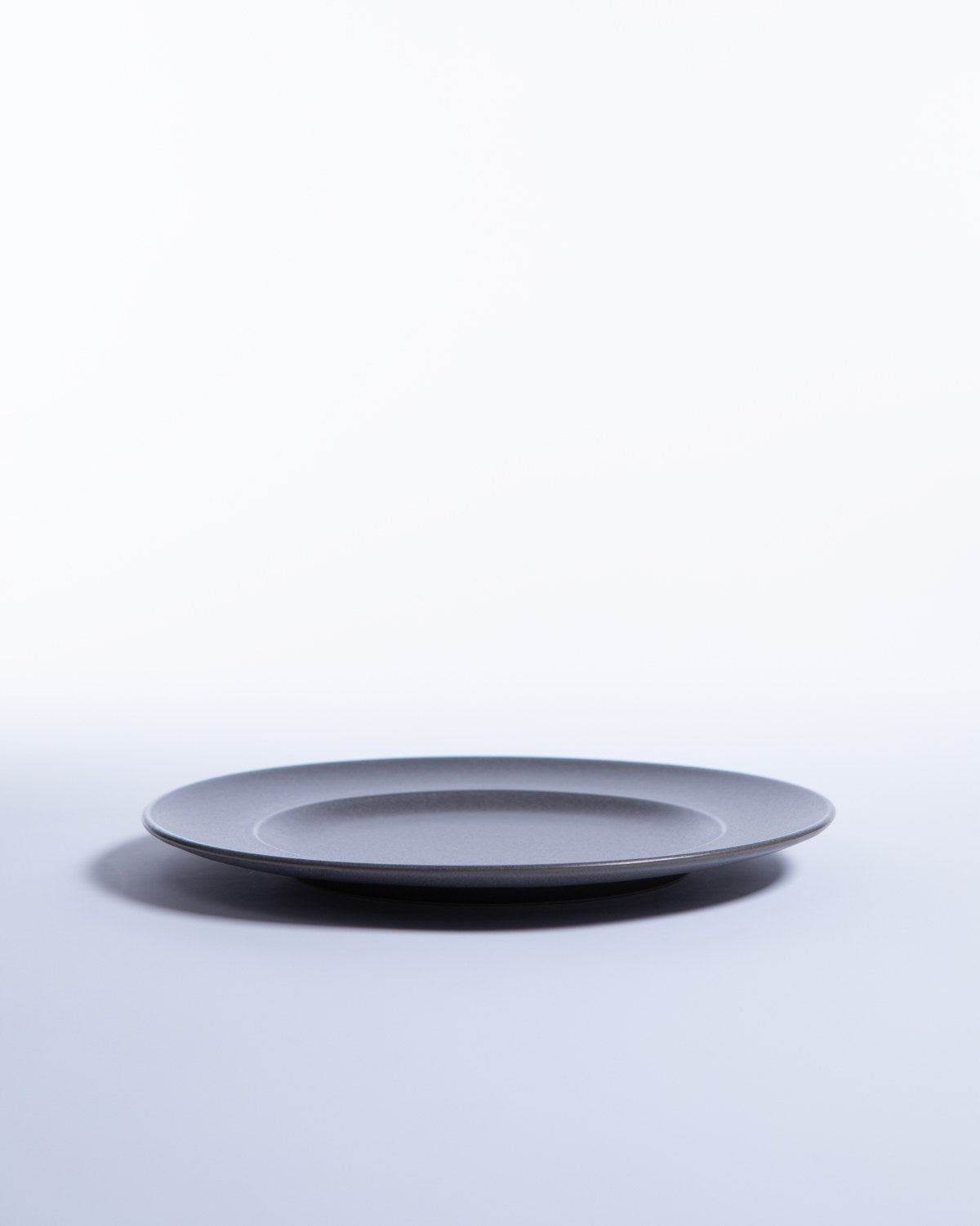Tallrik Archi Rim Stone, gråbrun stengods 28 cm (bild 3) – från Norling Studio
