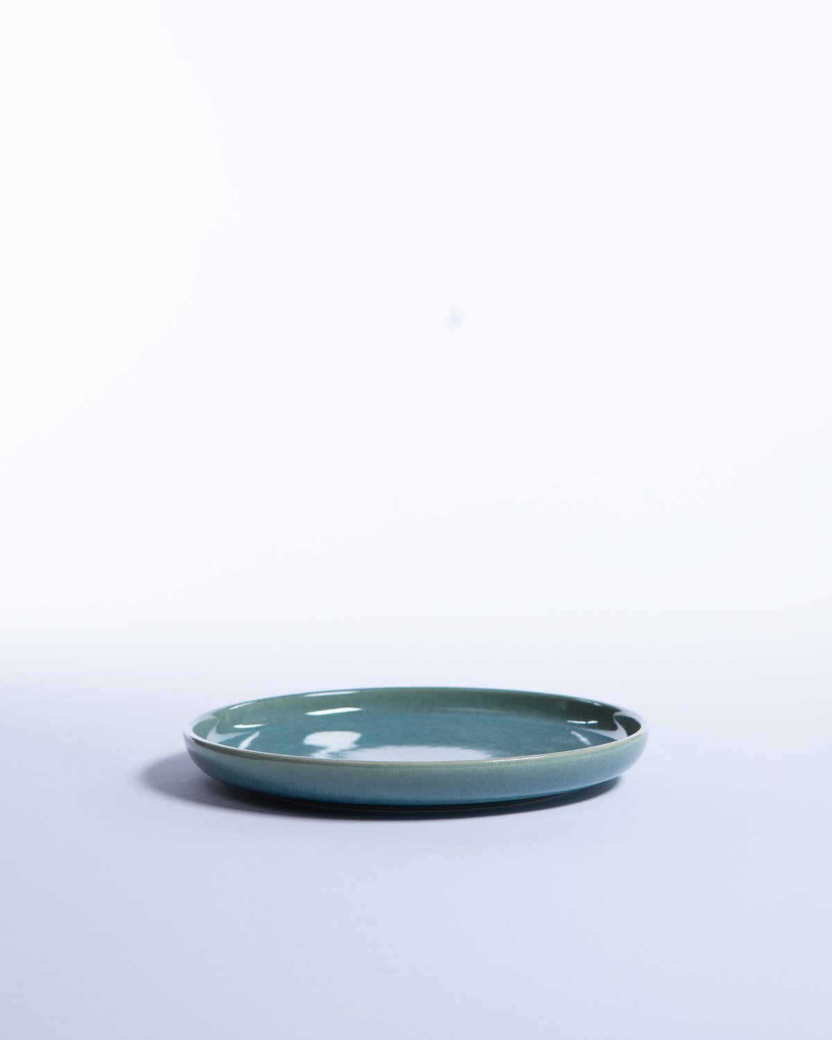 Tallrik Archi Fresh Green, blågrön stengods 22 cm (bild 3) – från Norling Studio