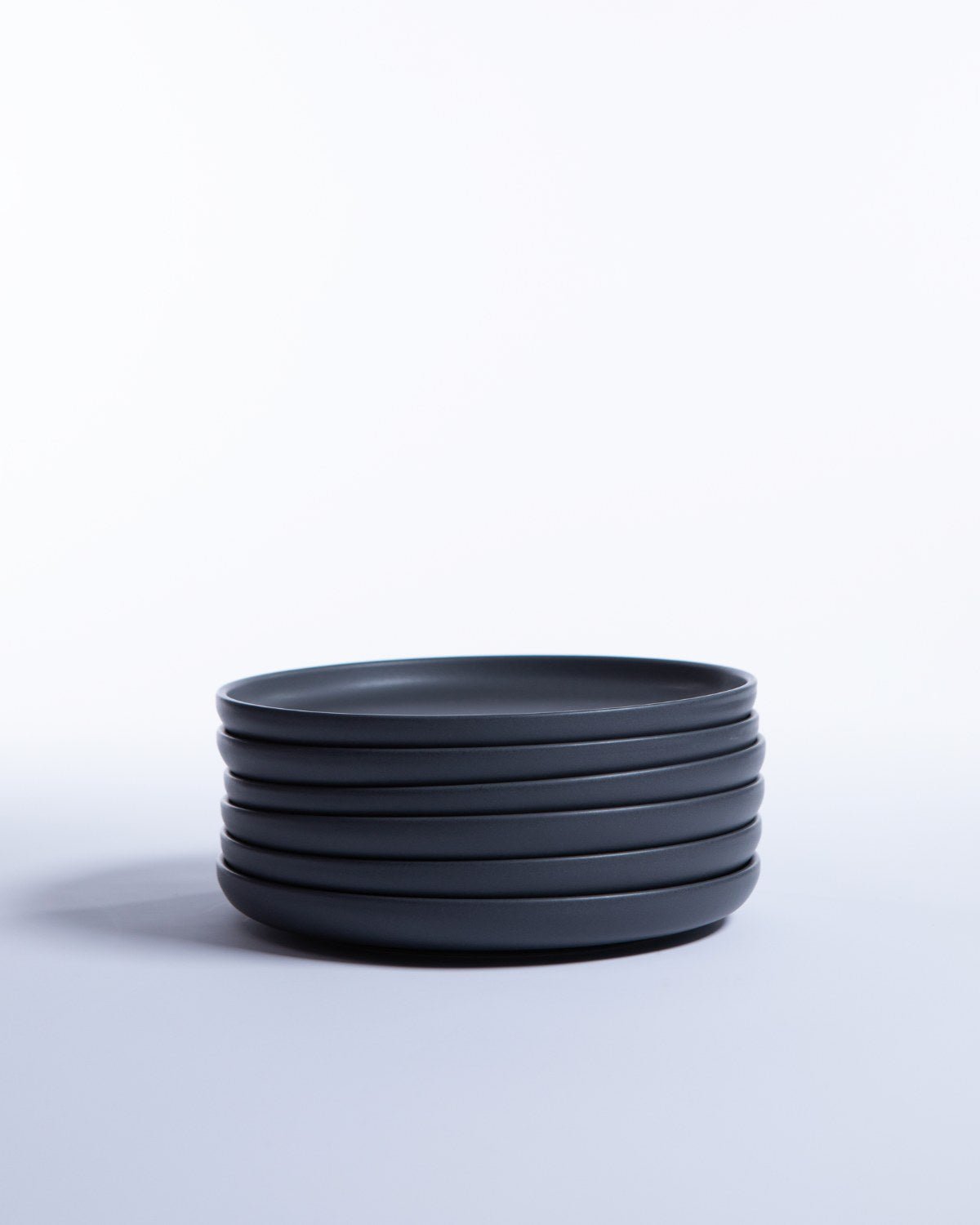Tallrik Archi Midnight, mattsvart stengods 22 cm (bild 2) – från Norling Studio