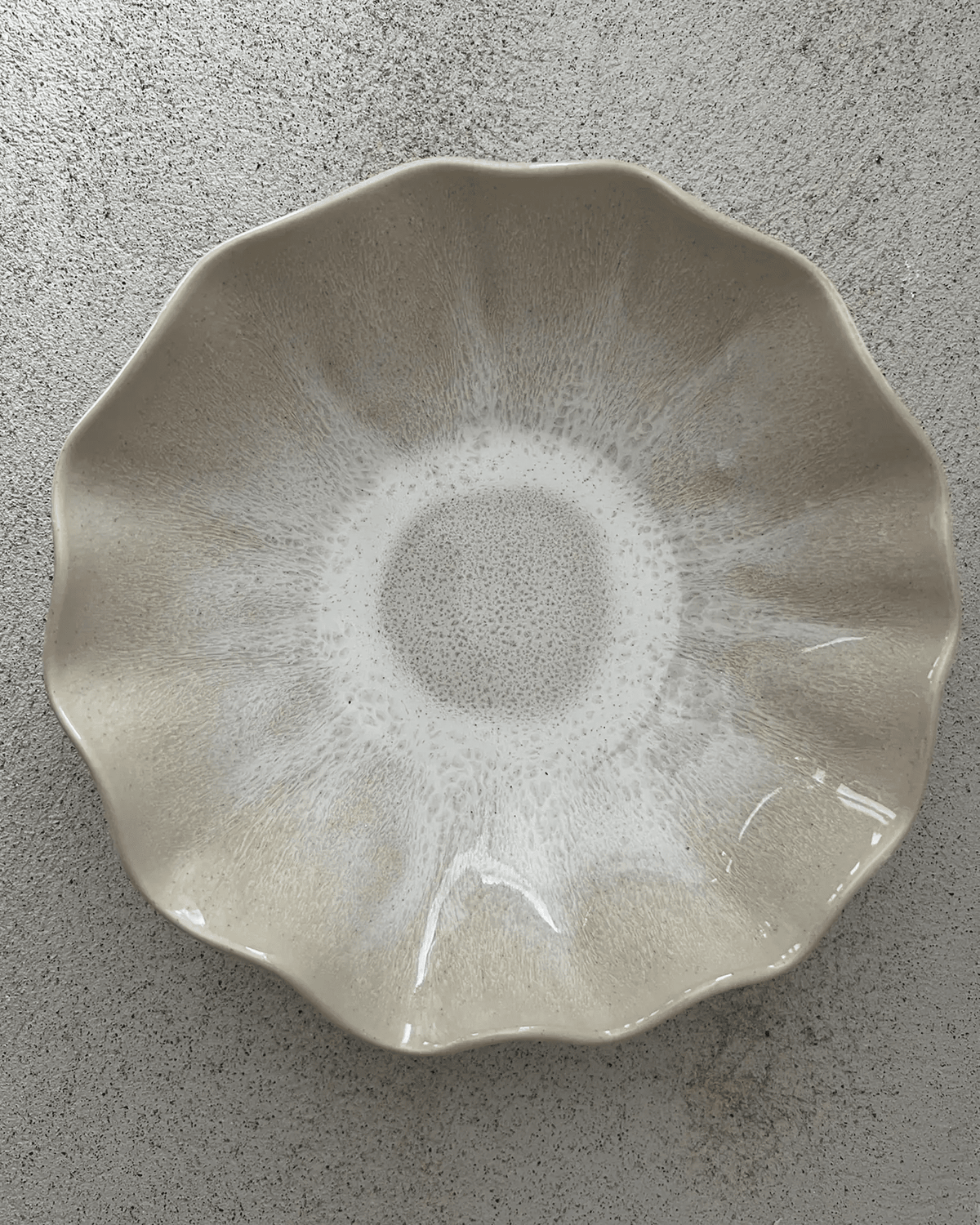 Djuptallrik Farrago Wave Earthy Pearl, pärlbeige 21 cm (bild 7) – från Norling Studio