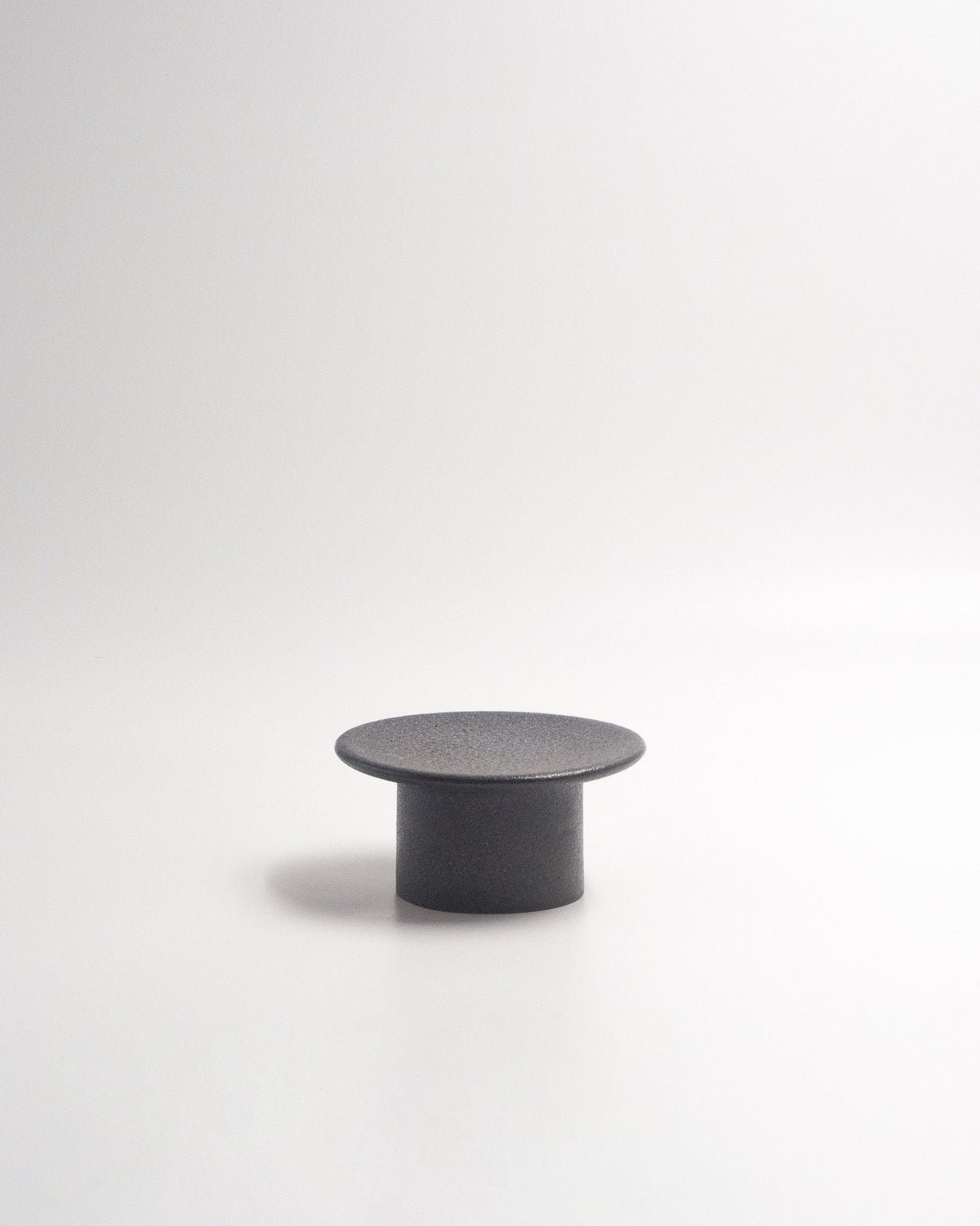Piedestal Farrago Rough Black, strävt svart 12 cm (bild 2) – från Norling Studio