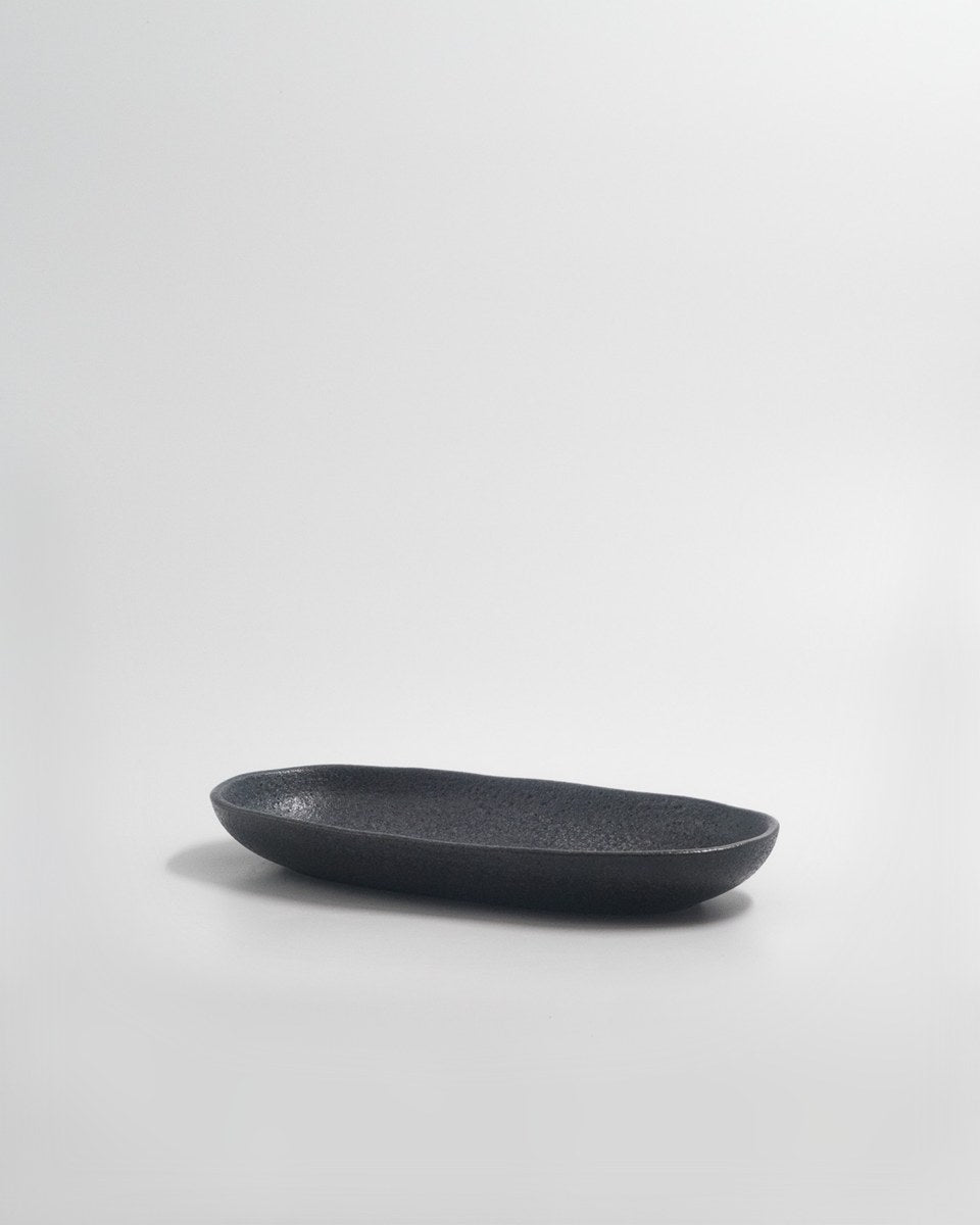 Servering Farrago Small Rough Black, strävt svart 23 cm (bild 2) – från Norling Studio