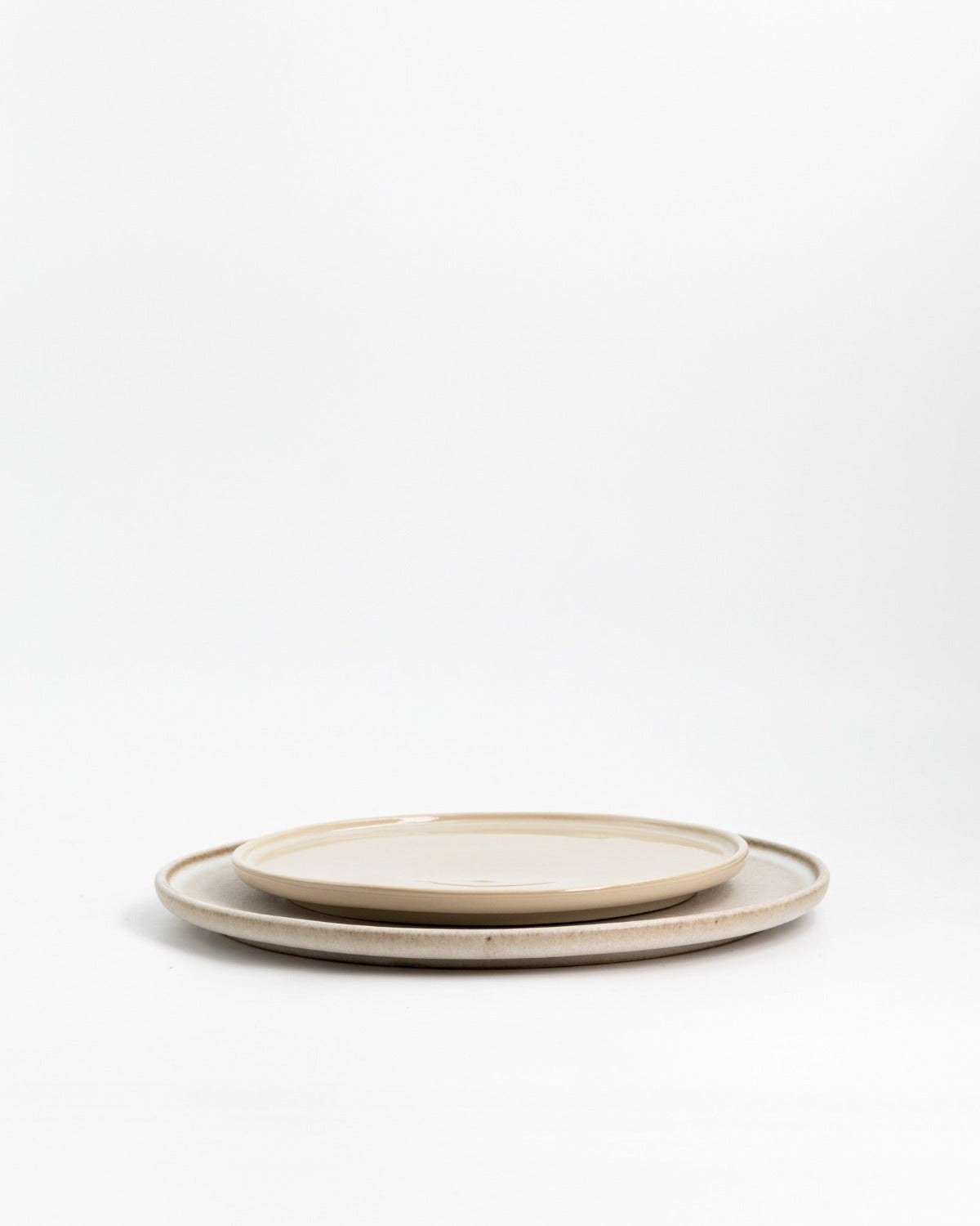 Tallrik Farrago Sand, sandbeige 28 cm (bild 2) – från Norling Studio