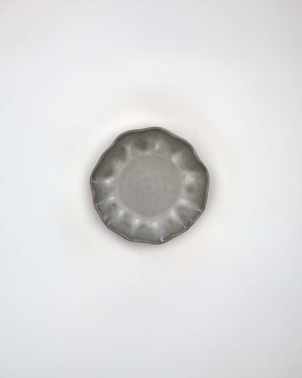 Liten Tallrik Farrago Wave Grey, grå 15 cm (bild 2) – från Norling Studio