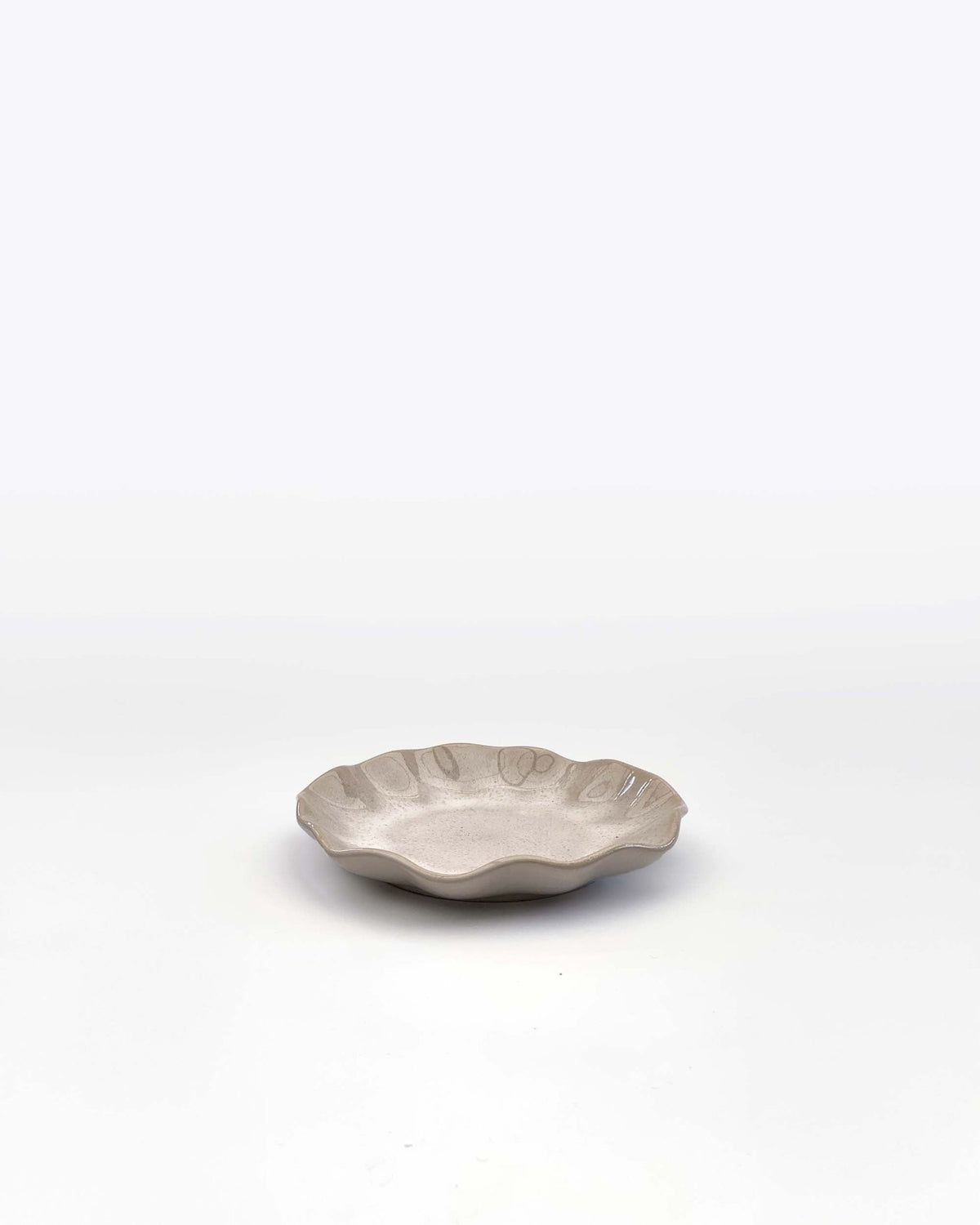 Farrago Wave liten tallrik 15cm på vit bakgrund