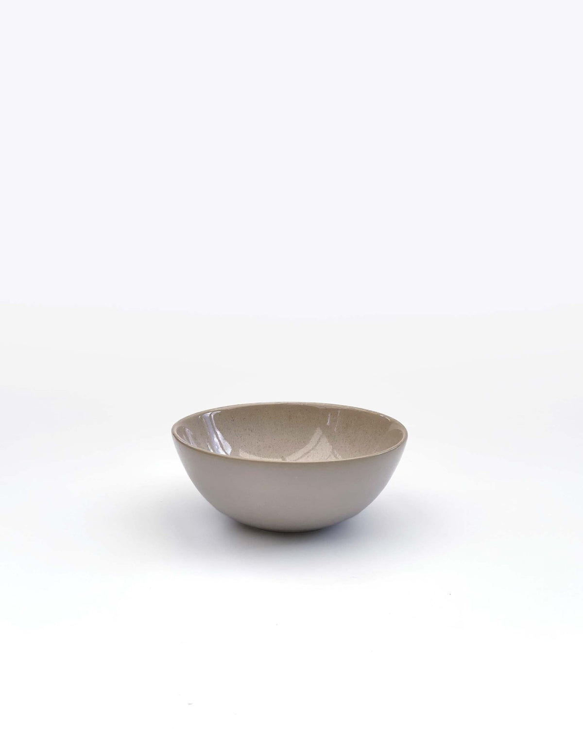 Farrago skål earthy pearl på vit bakgrund