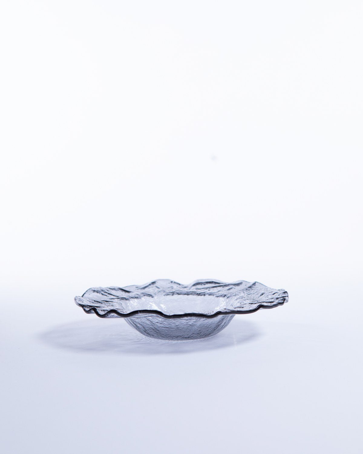 Glas Just S Swirl Smoke, rökgrå glas 23,5 cm (bild 2) – från Norling Studio