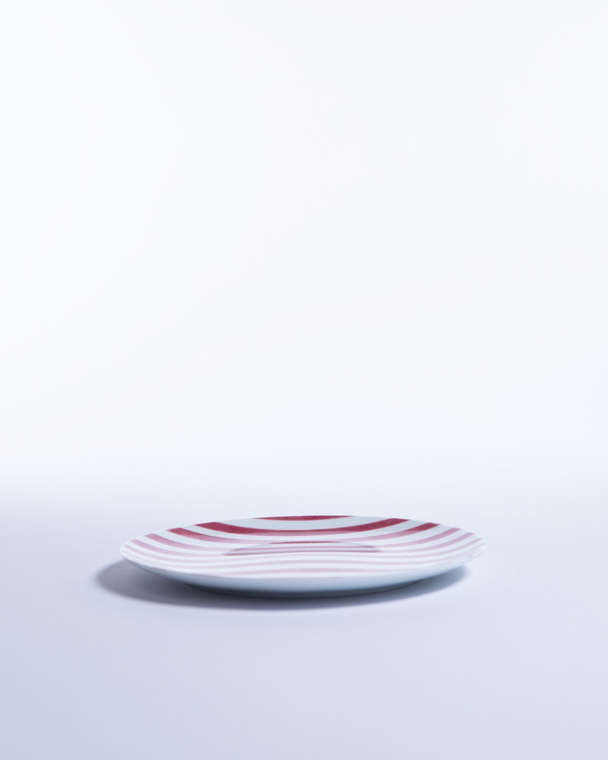 Tallrik Liguria Burgundy, vinröd 24 cm – från Norling Studio