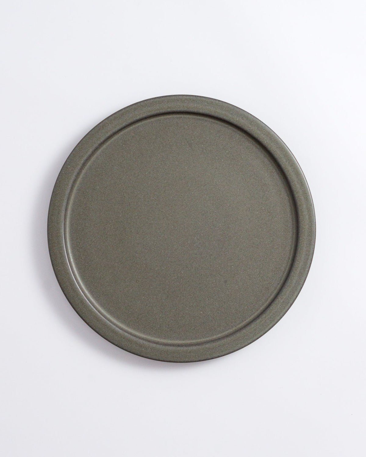 Tallrik Rocky Liner Stone, gråbrun 27 cm – från Norling Studio