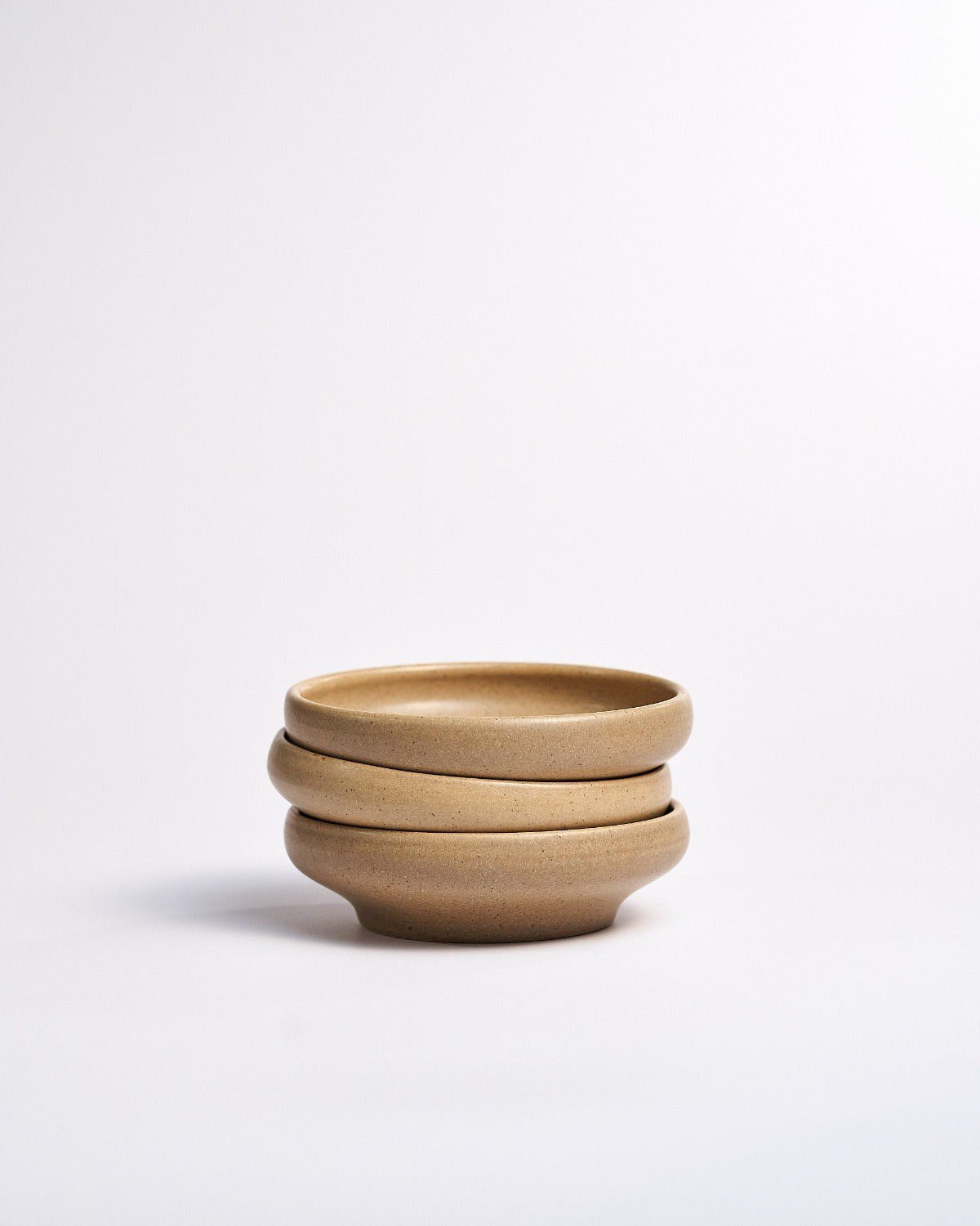 Djuptallrik Rocky Svävande Camel, kamelbeige 16,5 cm – från Norling Studio