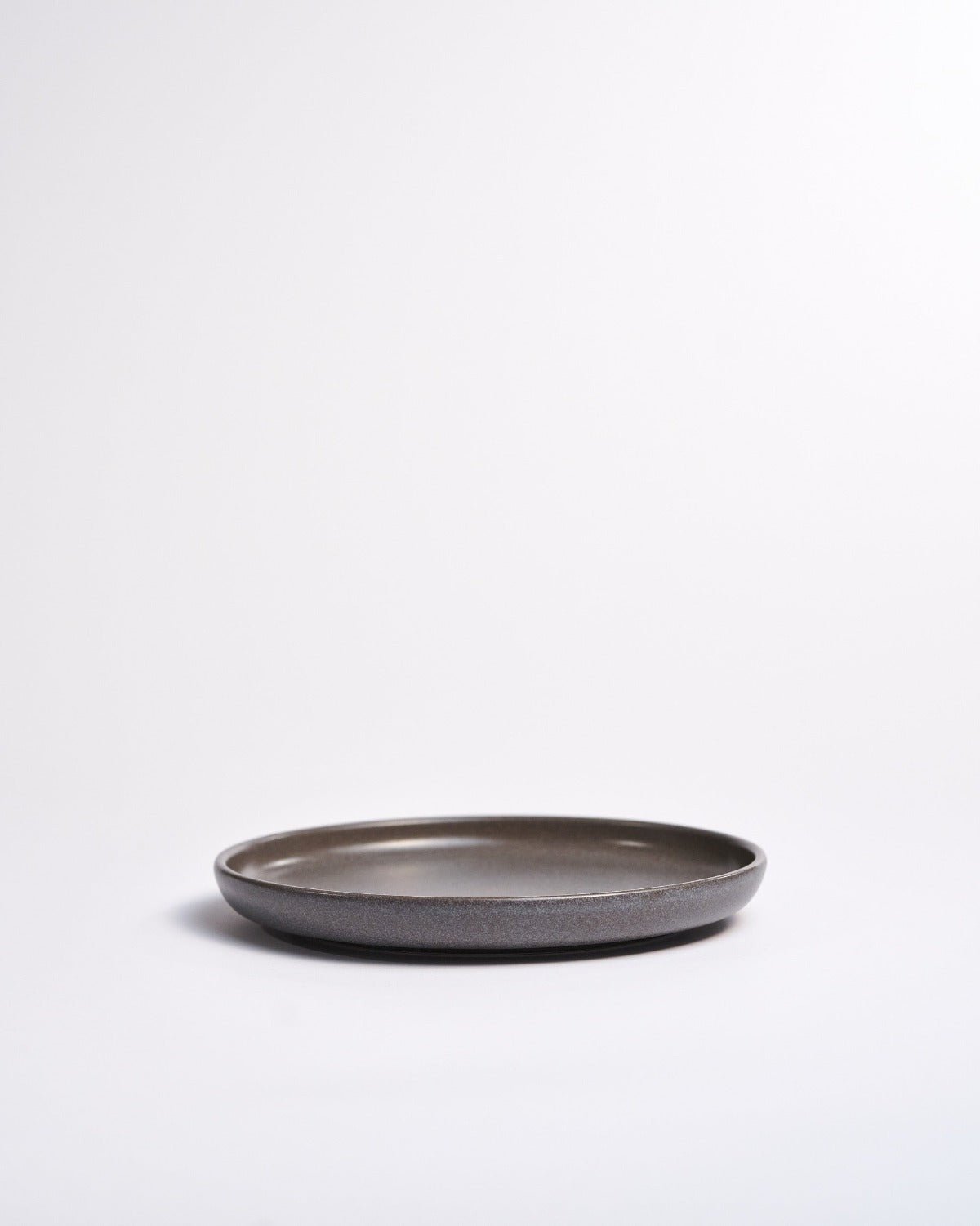 Tallrik Archi Stone, gråbrun stengods 22 cm – från Norling Studio